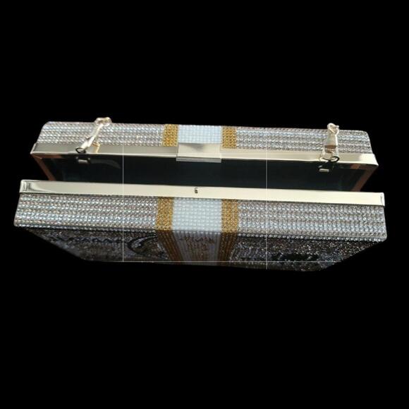 Fashionable Gold and Clear Rhinestones 10K US Dollar Money Purse - Picture 4 of 9